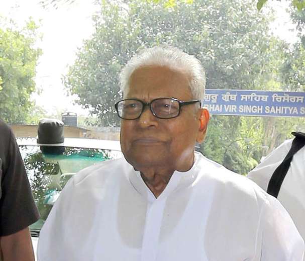 ಎಂಟಿ ವಾಸುದೇವನ್ ನಾಯರ್‌ನ್ನು ವಿರೋಧಿಸುವ ಸಂಘಪರಿವಾರದ ಆಸೆ ಕೈಗೂಡದು: ವಿಎಸ್ ಅಚ್ಯುತಾನಂದನ್